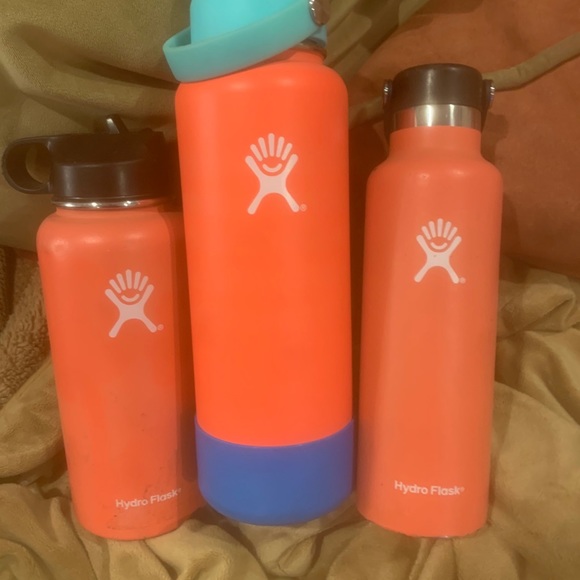 21oz and 32oz highly demanded Tangelo Hydro Flasks - Picture 9 of 9